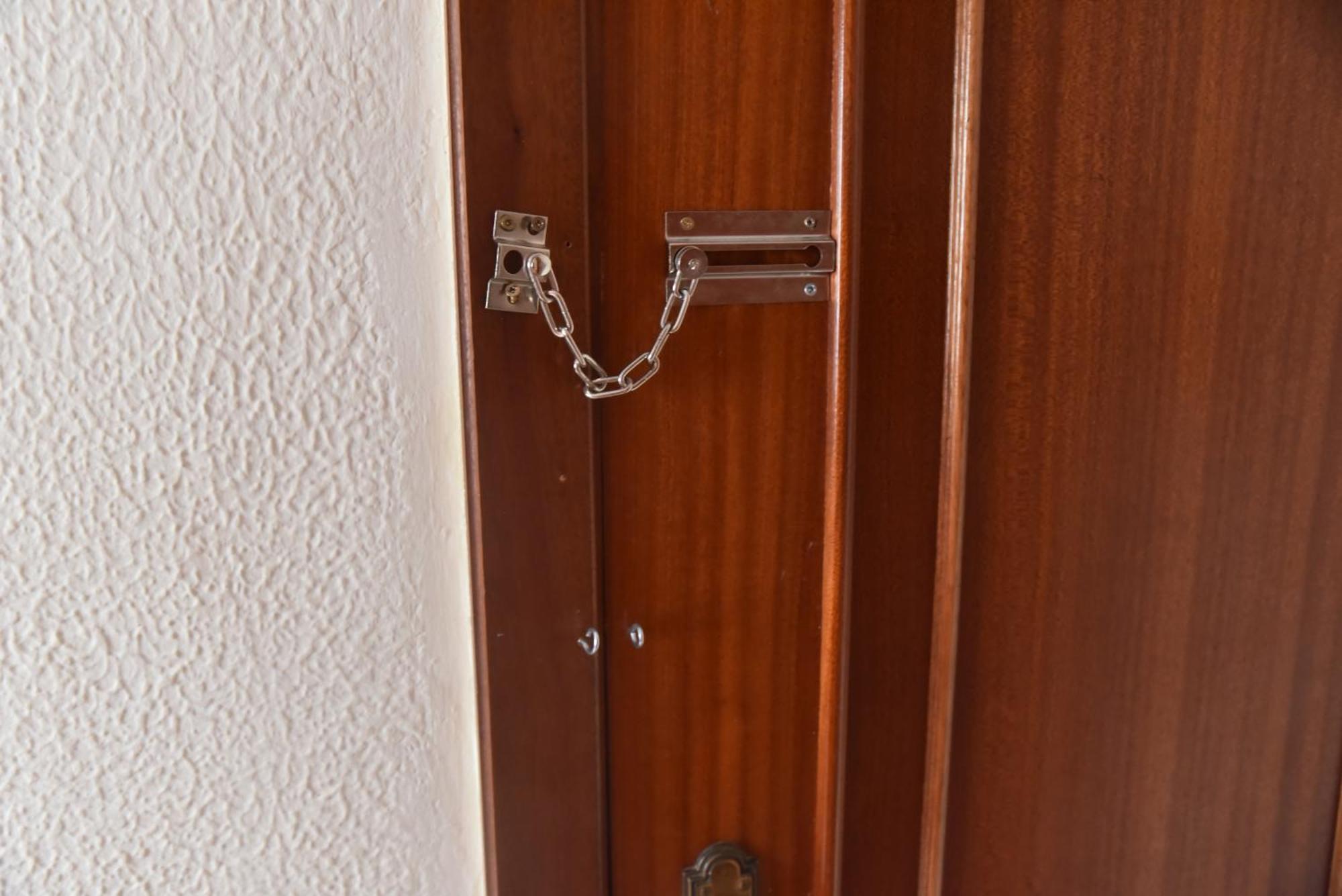 Grosses Modernes Zimmer "Silber" Fuer 2 Personen Und Katzenliebhaber Valencia Luaran gambar