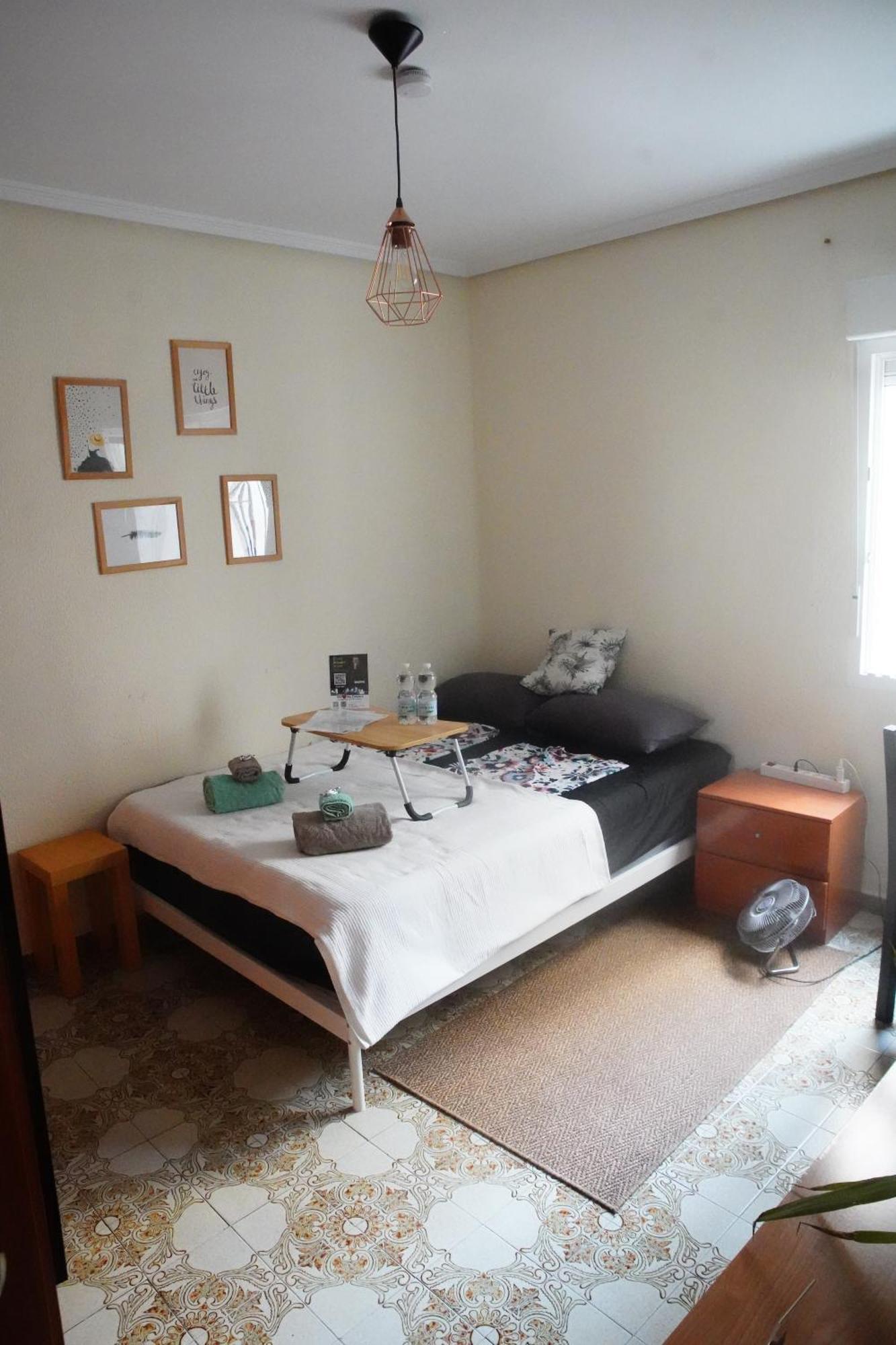 Grosses Modernes Zimmer "Silber" Fuer 2 Personen Und Katzenliebhaber Valencia Luaran gambar