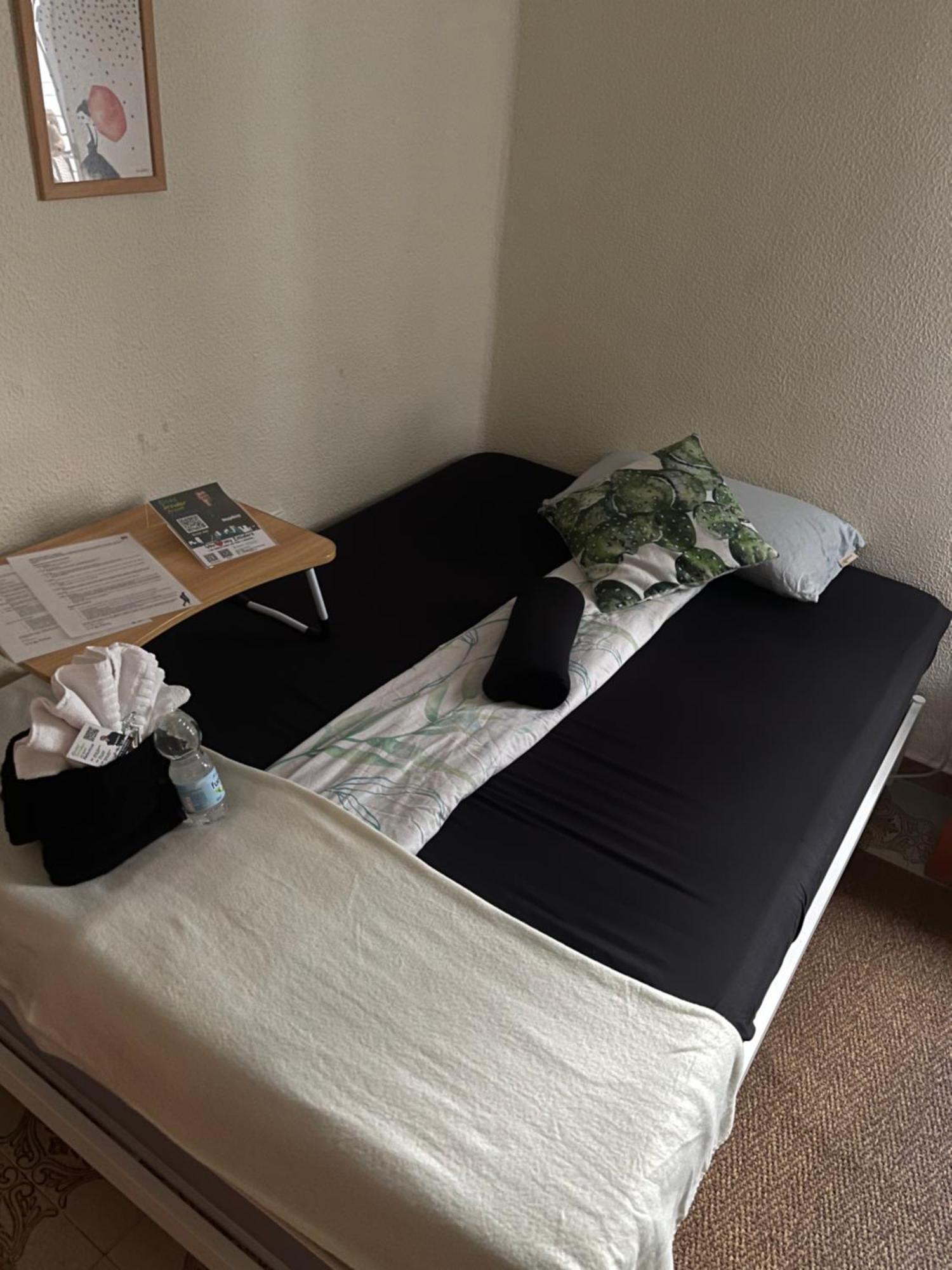 Grosses Modernes Zimmer "Silber" Fuer 2 Personen Und Katzenliebhaber Valencia Luaran gambar