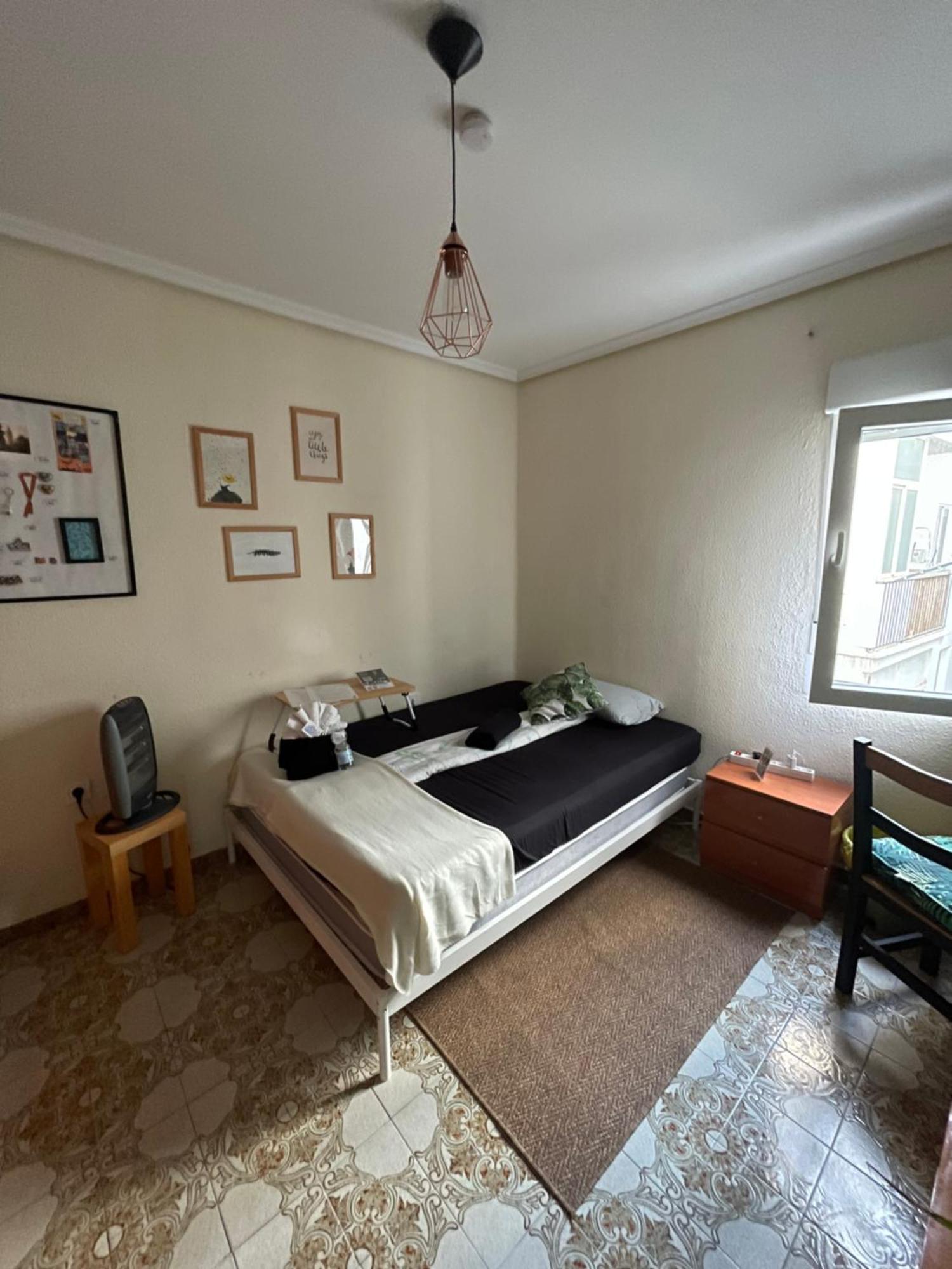 Grosses Modernes Zimmer "Silber" Fuer 2 Personen Und Katzenliebhaber Valencia Luaran gambar